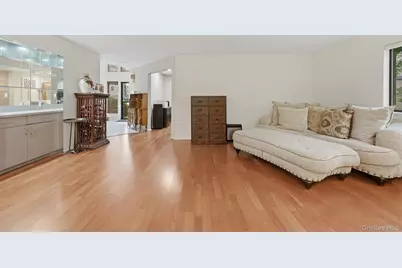 6 Wimbledon Drive, Roslyn, NY 11576 - Photo 5
