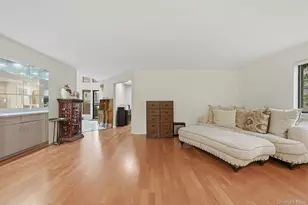 6 Wimbledon Dr, Roslyn, NY 11576 - Photo 5