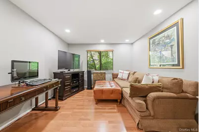 6 Wimbledon Drive, Roslyn, NY 11576 - Photo 17