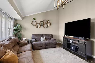 300 W 24th Street, Deer Park, NY 11729 - Photo 5