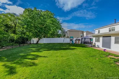 300 W 24th Street, Deer Park, NY 11729 - Photo 43