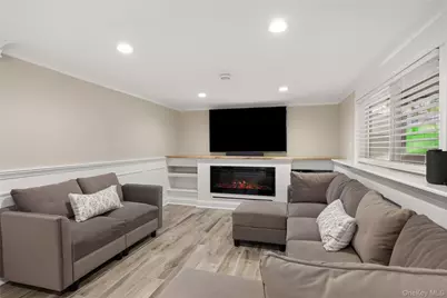 300 W 24th Street, Deer Park, NY 11729 - Photo 27