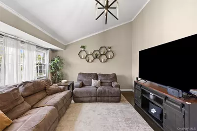 300 W 24th Street, Deer Park, NY 11729 - Photo 9