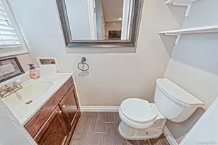 3075 Hewlett Ave, Merrick, NY 11566 - Photo 23
