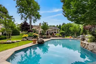 5 Glen Hill Ct, Dix Hills, NY 11746 - Photo 39
