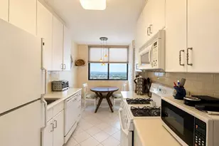 270-10 Grand Central Pkwy, Floral Park, NY 11005 - Photo 7