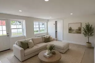 9 N Walnut Pl, Massapequa, NY 11758 - Photo 5