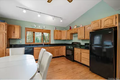 1045 Stanton Avenue, Woodmere, NY 11598 - Photo 7