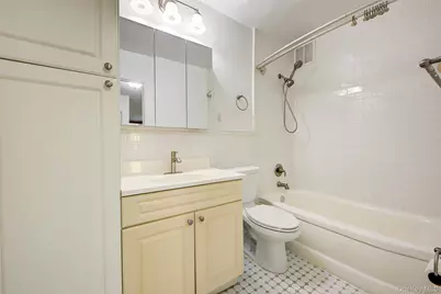 10-10 166th Street #5D, Whitestone, NY 11357 - Photo 17