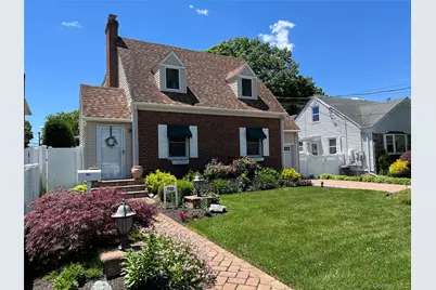 708 Clemons Street, Bellmore, NY 11710 - Photo 3