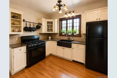 95-19 242nd Street, Floral Park, NY 11001 - Photo 9