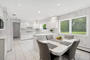 35 High Pasture Cir, Dix Hills, NY 11746 - Photo 5