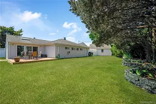 2316 Poe Ct, Seaford, NY 11783 - Photo 5