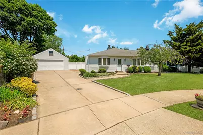 2316 Poe Court, Seaford, NY 11783 - Photo 3