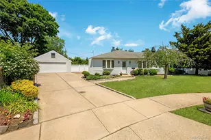 2316 Poe Ct, Seaford, NY 11783 - Photo 3