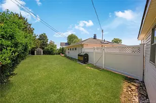 2316 Poe Ct, Seaford, NY 11783 - Photo 9