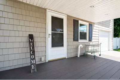 377 Montgomery Avenue, West Babylon, NY 11704 - Photo 3