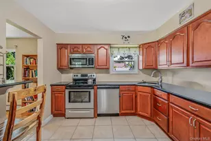 377 Montgomery Ave, West Babylon, NY 11704 - Photo 9