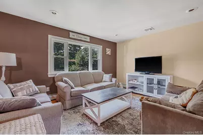 377 Montgomery Avenue, West Babylon, NY 11704 - Photo 7