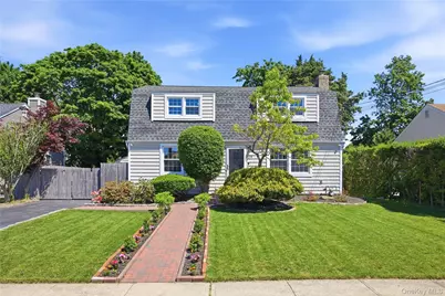 25 Parkdale Drive, North Babylon, NY 11703 - Photo 1