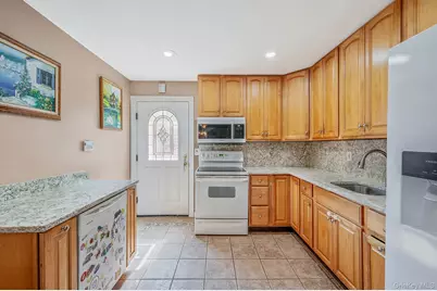 61 N Ocean Avenue, Islip, NY 11751 - Photo 5