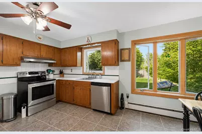 11 Lincoln Court, Copiague, NY 11726 - Photo 3