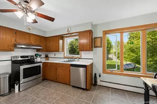 11 Lincoln Ct, Copiague, NY 11726 - Photo 3