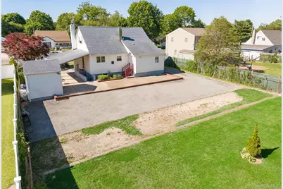 22 Montgomery Street, Brentwood, NY 11717 - Photo 33