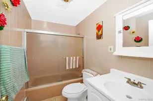 22 Montgomery St, Brentwood, NY 11717 - Photo 9