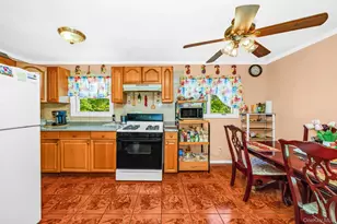 22 Montgomery St, Brentwood, NY 11717 - Photo 7