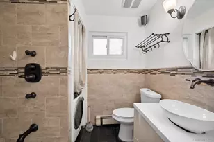 389 33rd St, Lindenhurst, NY 11757 - Photo 9