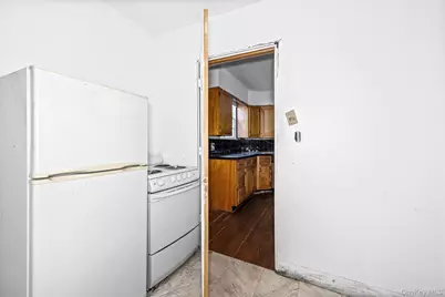 674 Henry Street, Uniondale, NY 11553 - Photo 23