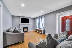12 Mallar Ave, Bay Shore, NY 11706 - Photo 3