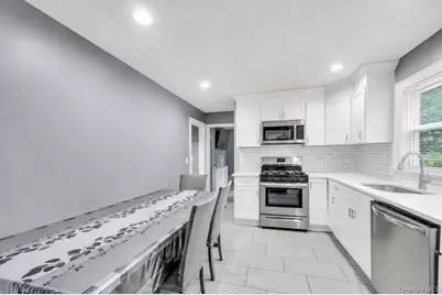 12 Mallar Avenue, Bay Shore, NY 11706 - Photo 7