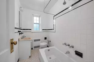 19 Schenck Ave, Great Neck, NY 11021 - Photo 11