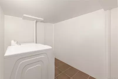7831 220th Street, Oakland Gardens, NY 11364 - Photo 27