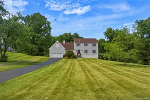 41 Saddle Ridge Dr, Hopewell Junction, NY 12533 - Photo 3