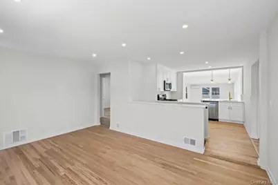 47 Walnut Avenue E, Farmingdale, NY 11735 - Photo 3