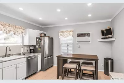 1680 Roosevelt Street, Baldwin, NY 11510 - Photo 9
