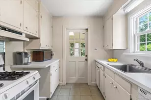 541 Claflin Ave, Mamaroneck, NY 10543 - Photo 9