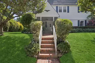 153 Roxbury Rd, Garden City, NY 11530 - Photo 3