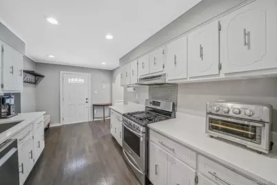 10 Nehring Avenue, Babylon, NY 11702 - Photo 9