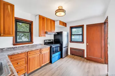 110 Penataquit Avenue, Bay Shore, NY 11706 - Photo 13