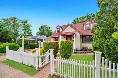 110 Penataquit Avenue, Bay Shore, NY 11706 - Photo 3