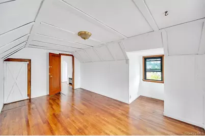 110 Penataquit Avenue, Bay Shore, NY 11706 - Photo 15