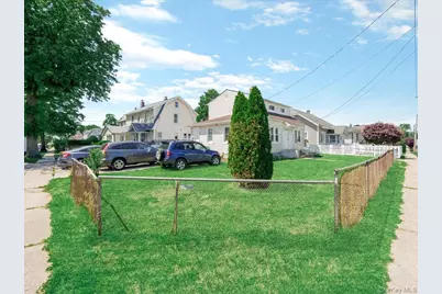 72 Pleasant Avenue, Roosevelt, NY 11575 - Photo 3