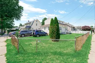 72 Pleasant Ave, Roosevelt, NY 11575 - Photo 3