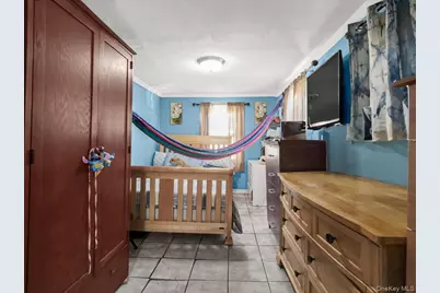 72 Pleasant Avenue, Roosevelt, NY 11575 - Photo 9