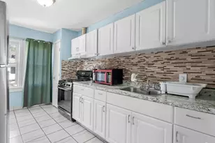 72 Pleasant Ave, Roosevelt, NY 11575 - Photo 7
