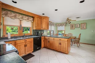26 Quaker Ln, Farmingdale, NY 11735 - Photo 11